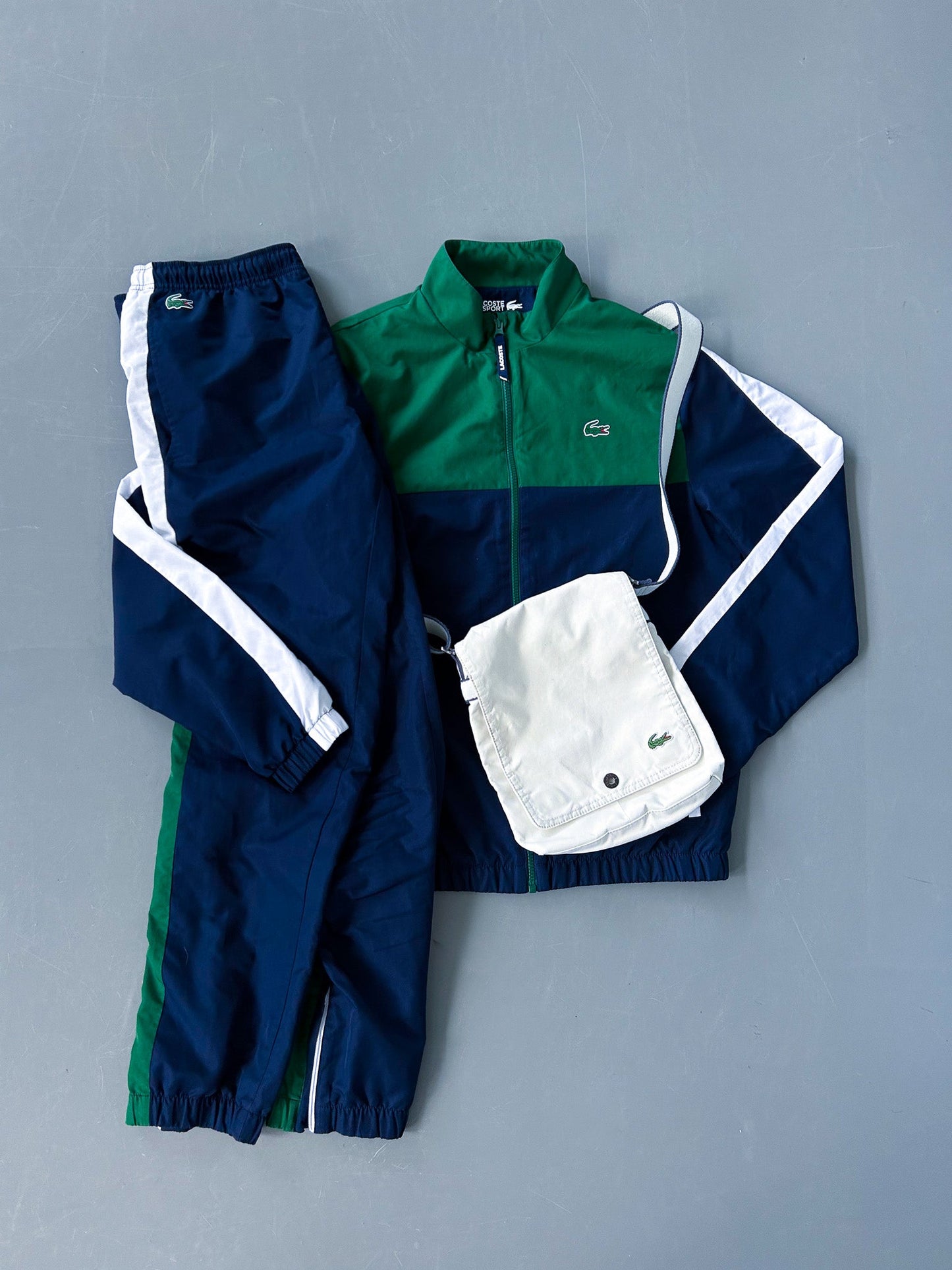 VINTAGE OUTFIT MYSTERY BOX (2 PIECES)