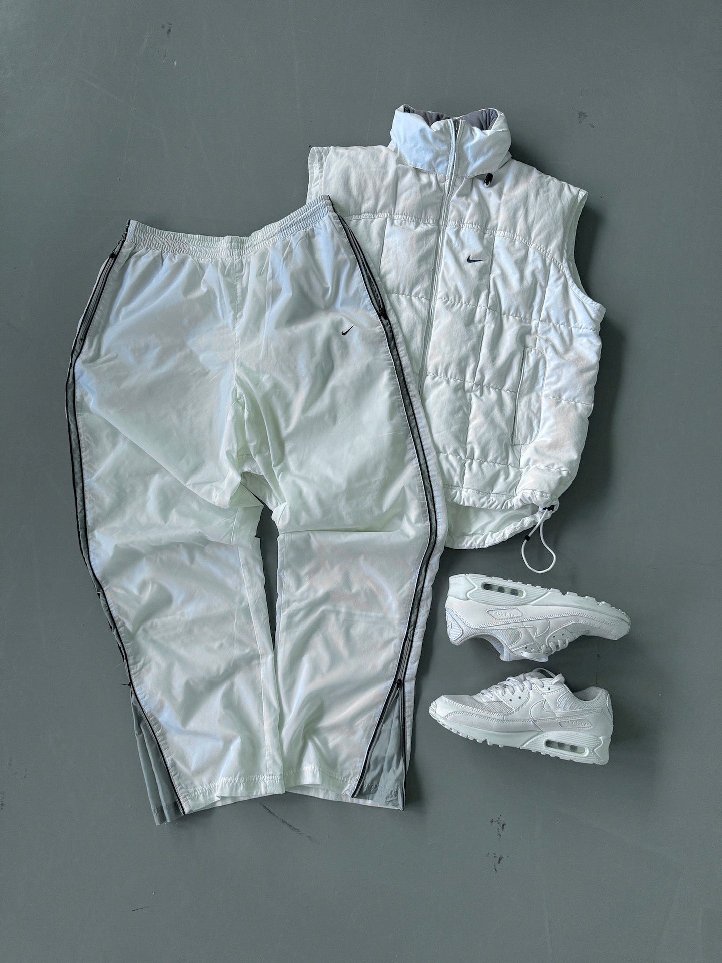 VINTAGE OUTFIT MYSTERY BOX (2 PIECES)
